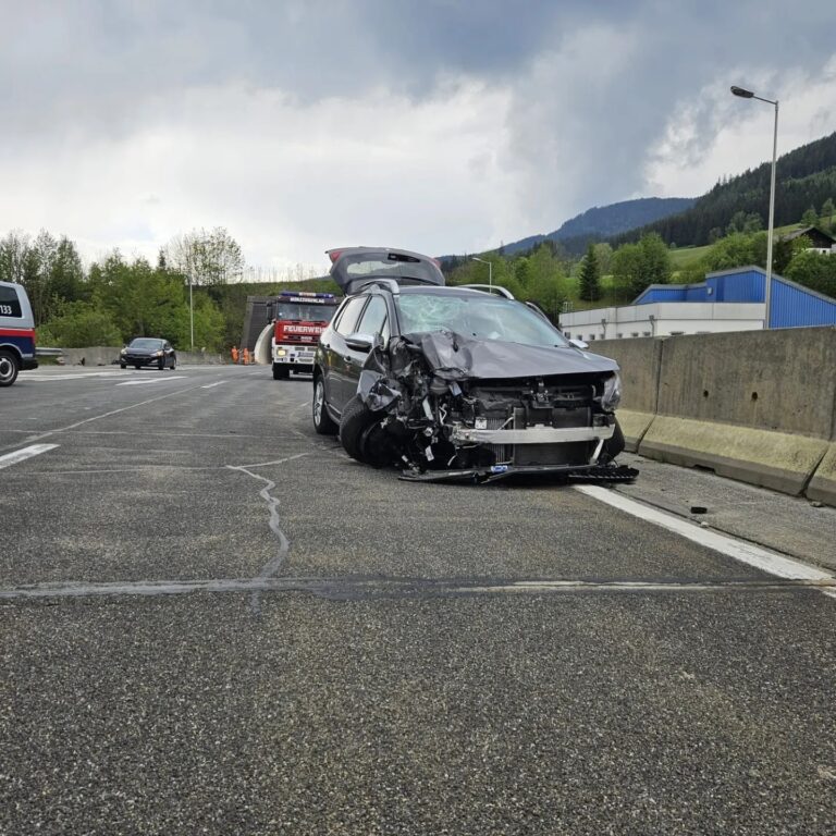 Mehr über den Artikel erfahren Verkehrsunfall S6 & Ölbindearbeiten