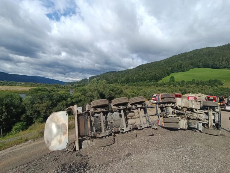 Mehr über den Artikel erfahren Menschenrettung nach LKW Unfall